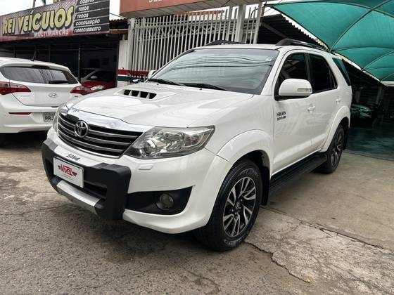 TOYOTA HILUX SW4 3.0 SRV 4X4 7 LUGARES 16V TURBO INTERCOOLER DIESEL 4P AUTOMÁTICO TOYOTA HILUX SW4 3.0 SRV 4X4 7 LUGARES 16V TURBO INTERCOOLER DIESEL 4P AUTOMÁTICO